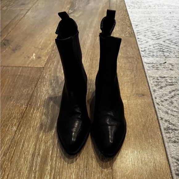 Alexander Wang Shoes - Alexander Wang Chelsea boots with silver cut out